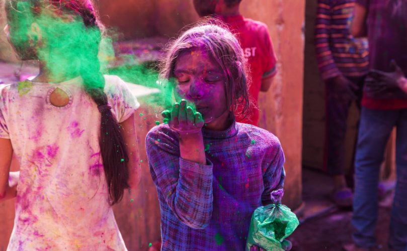 Farben & Frühling: 19 bunte Bilder vom Holi Festival in Indien