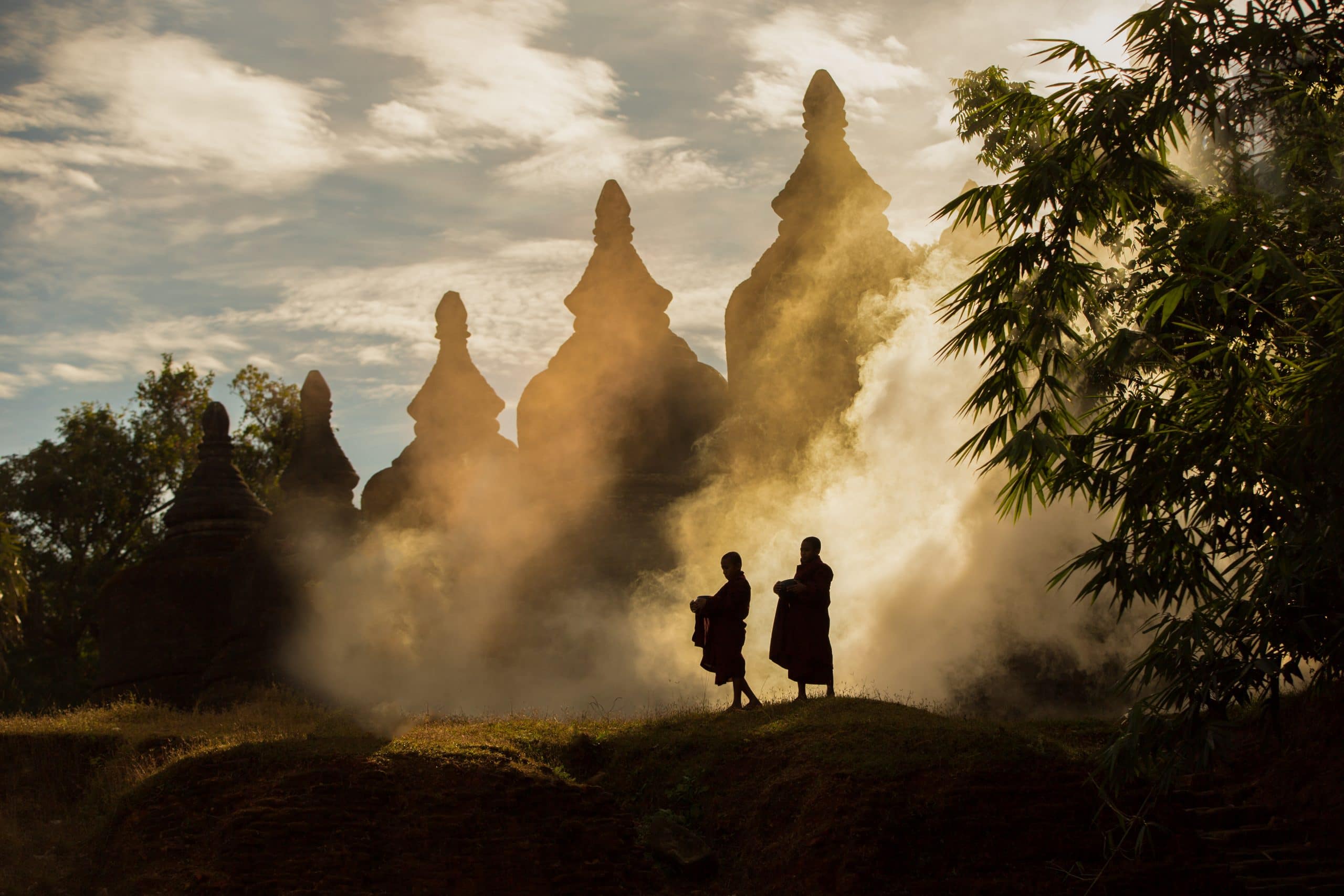 myanmar mönche pagode