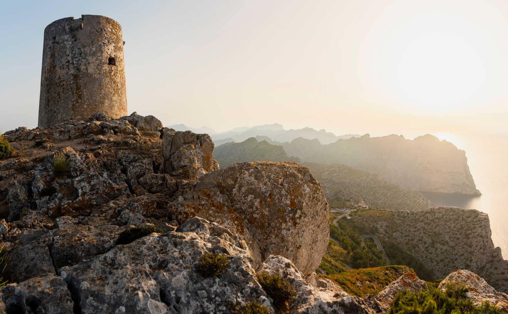Alter Wachturm in der Sierra de Tramuntana von Mallorca
