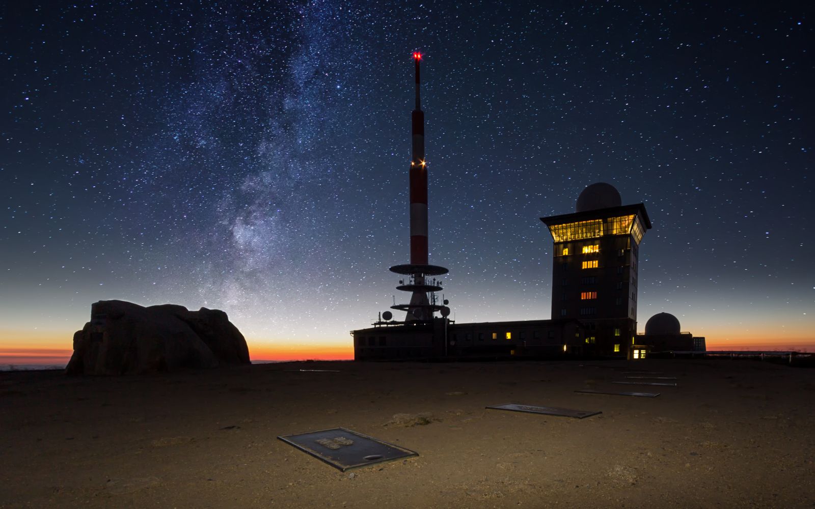 Sternenhimmel in der Nacht auf dem Brocken